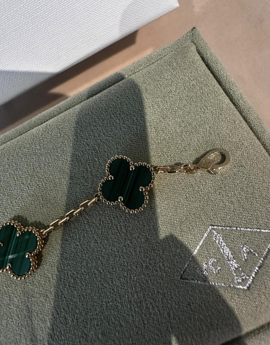 Bracelet Van Cleef & Arpels Vintage Alhambra 5 Motifs en Or Jaune 18 Carats et Malachite -photo-3