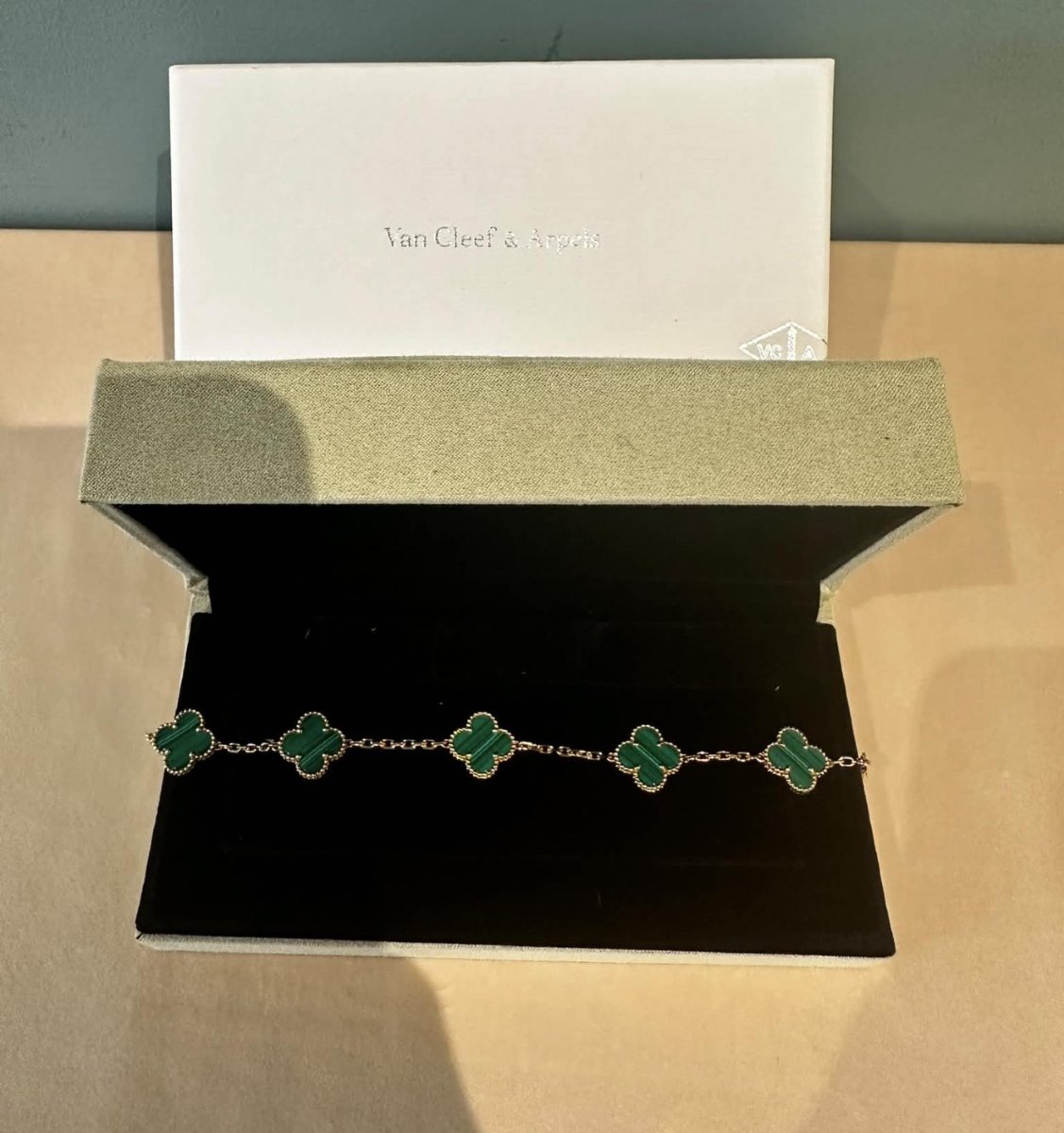Bracelet Van Cleef & Arpels Vintage Alhambra 5 Motifs en Or Jaune 18 Carats et Malachite 