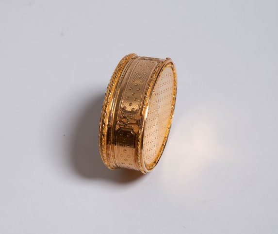 Elegant French Snuffbox In 18-karat Gold, Late 18th Century-photo-3