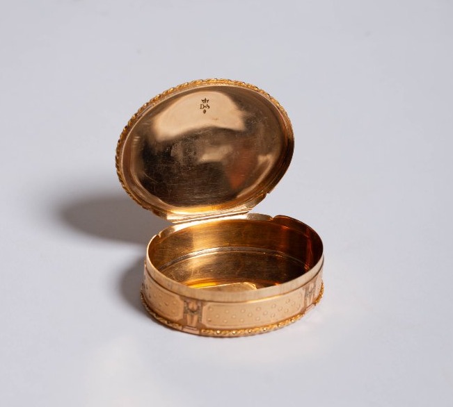 Elegant French Snuffbox In 18-karat Gold, Late 18th Century-photo-6