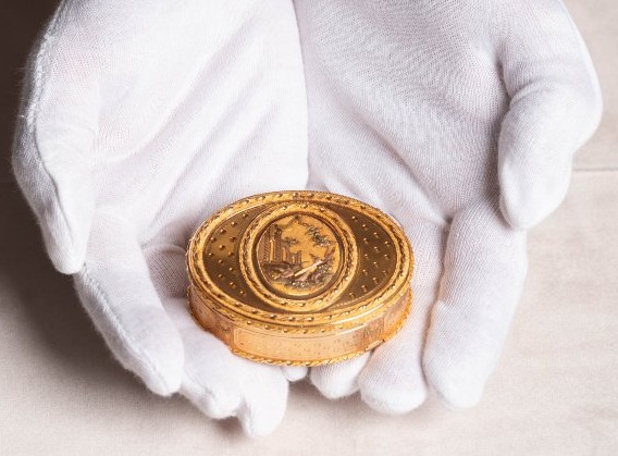 Elegant French Snuffbox In 18-karat Gold, Late 18th Century-photo-1