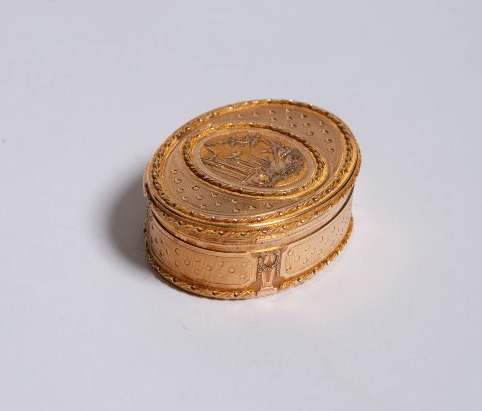 Elegant French Snuffbox In 18-karat Gold, Late 18th Century-photo-3