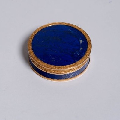Boîte ronde française en or 18 carats et lapis-lazuli