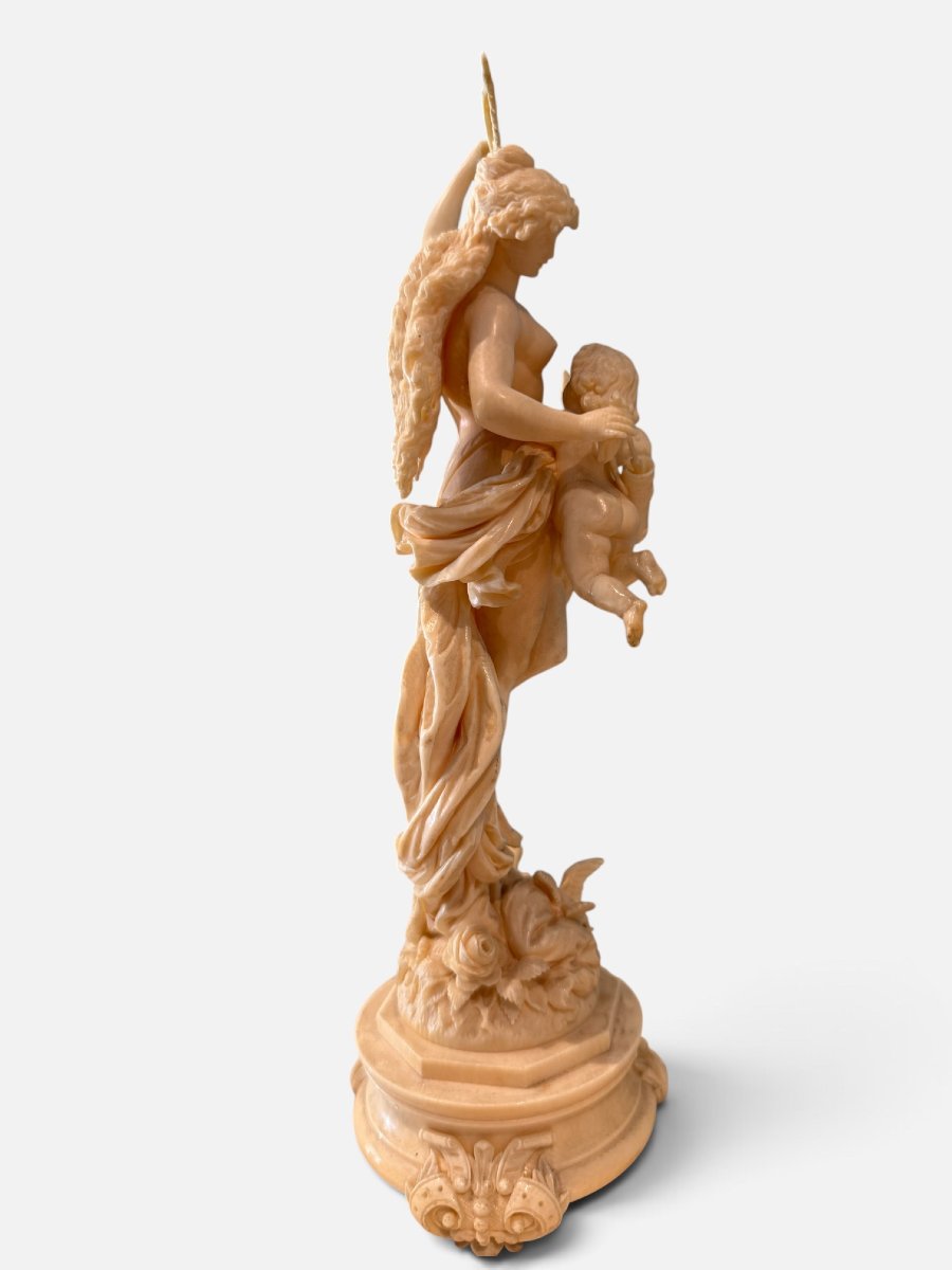 Important groupe sculpté en ivoire représentant Vénus et Cupidon-photo-2
