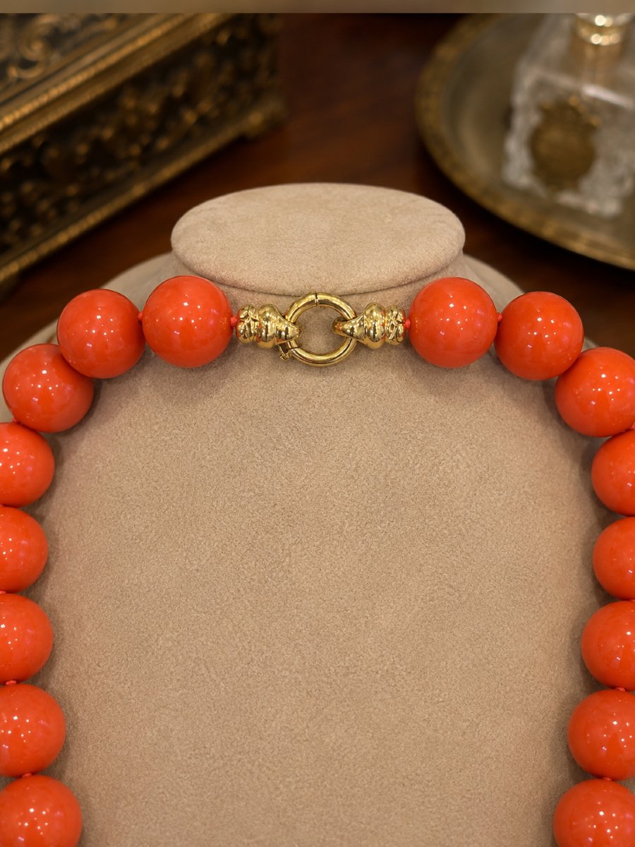 Rare Necklace Made Of Mediterranean Coral From Sardinia With An 18-karat Gold Clasp And Gold Accents-photo-2