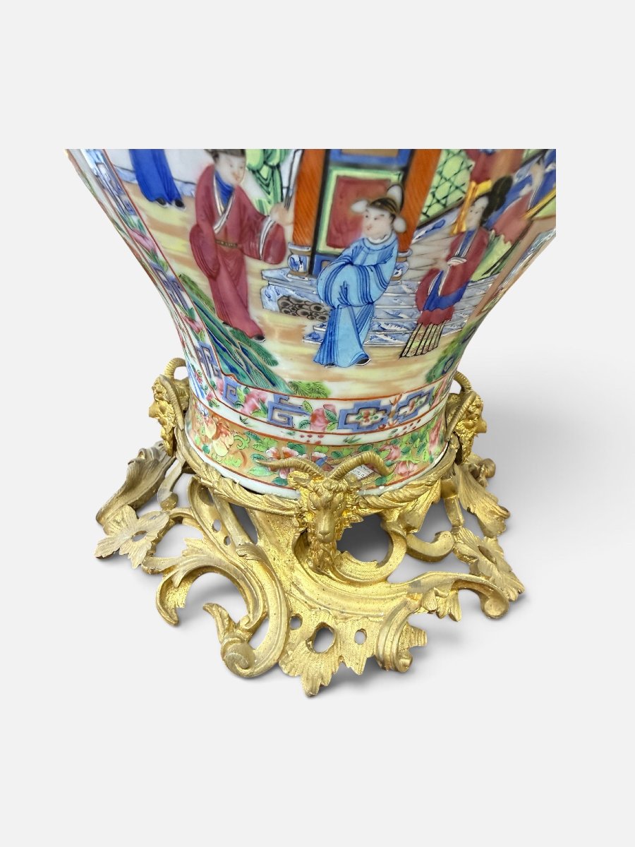 An Important Pair Of Large Chinese Canton Porcelain Vases-photo-5