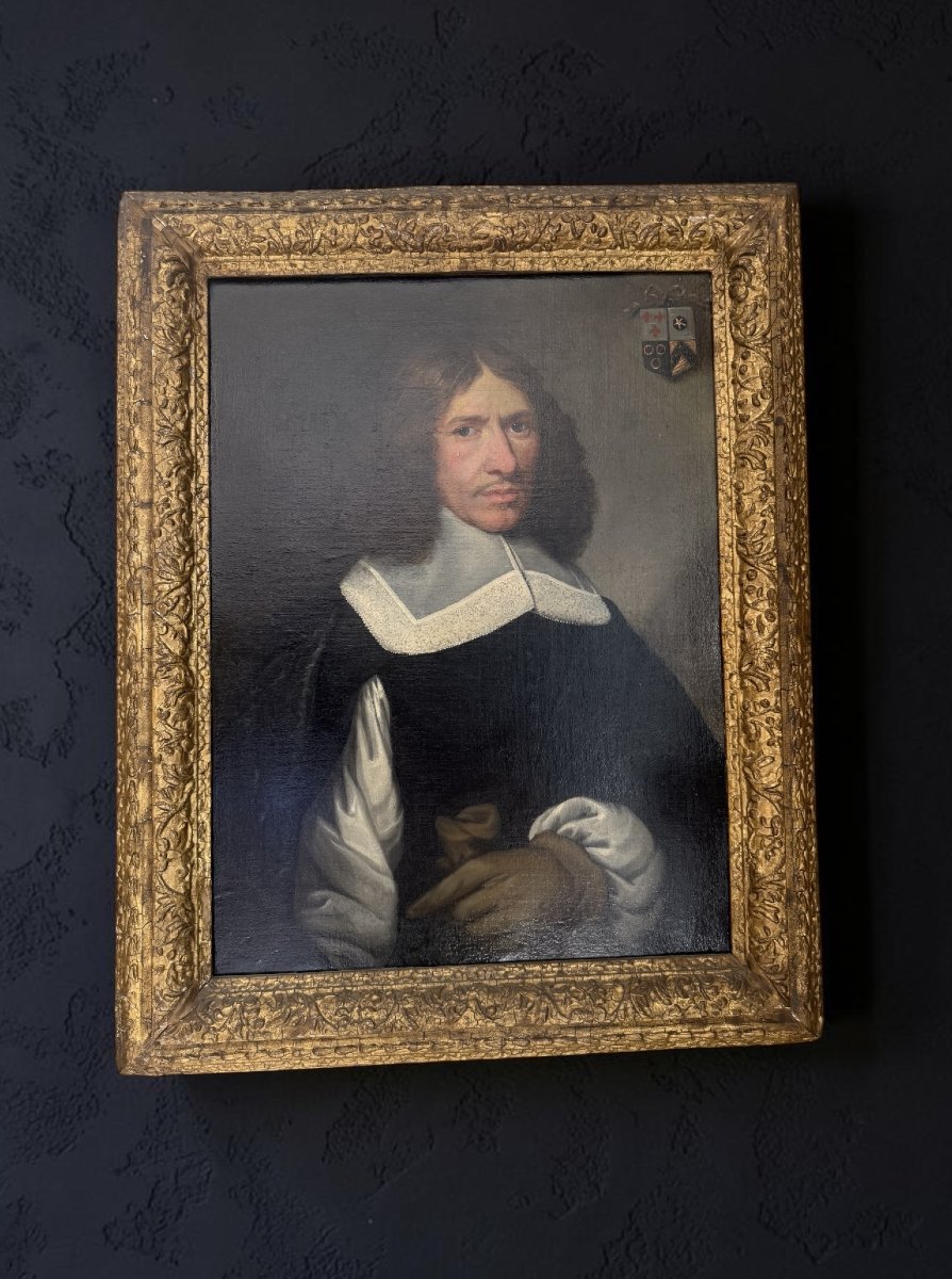 Important Portrait Of A Gentleman With A Noble Coat Of Arms