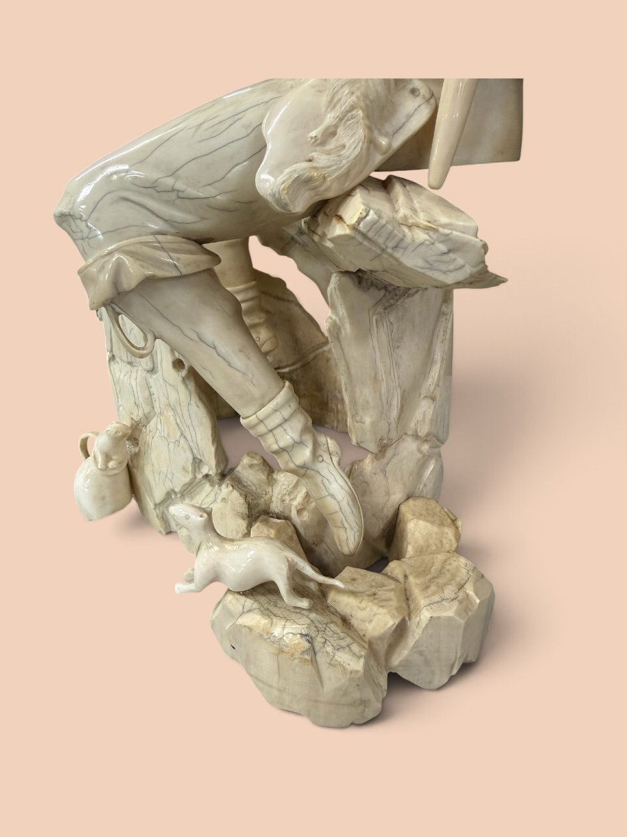 German Ivory Sculpture Depicting A Piper, 19th Century-photo-1