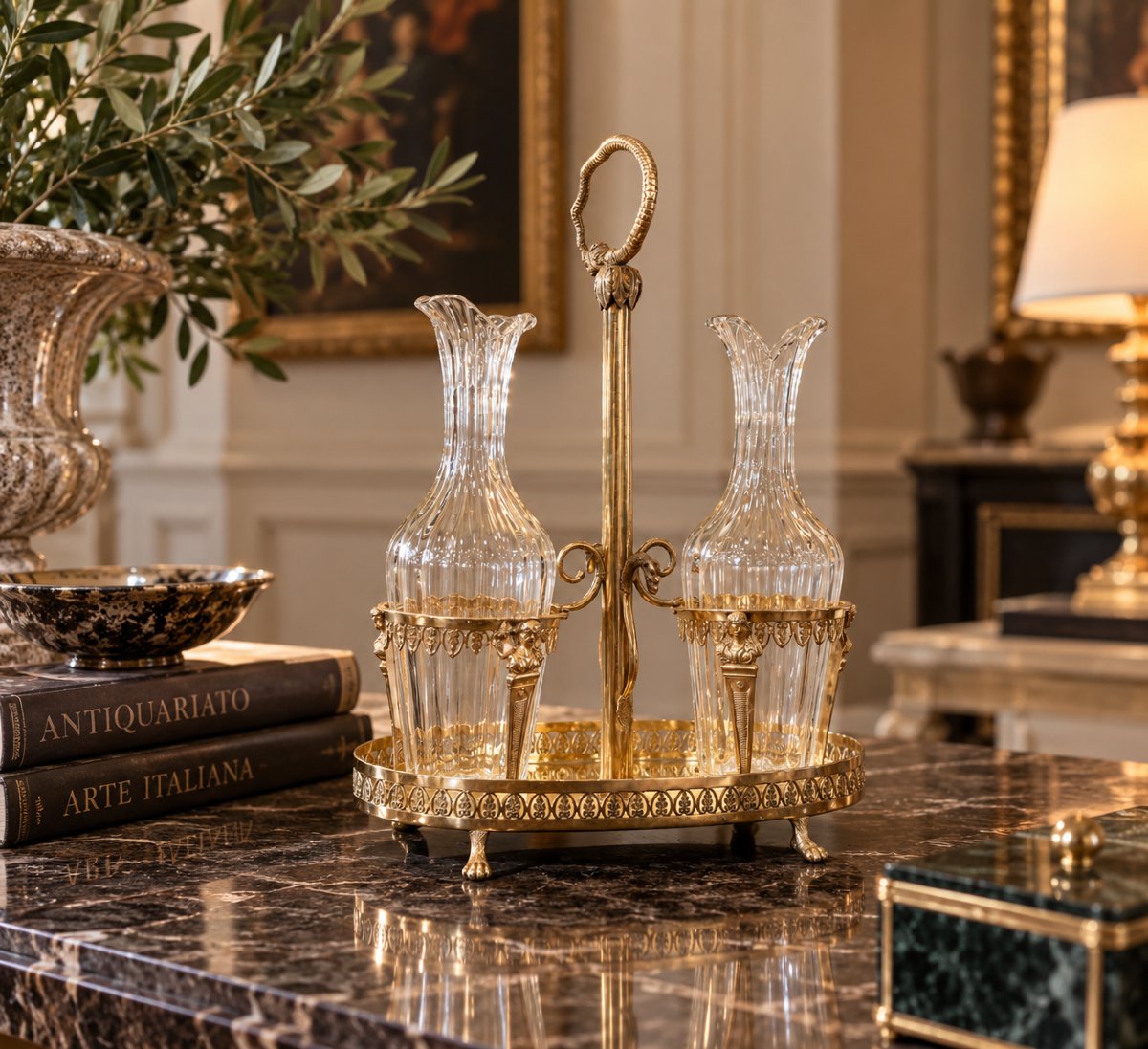 Huilier-vinaigrier néoclassique en vermeil et cristal – France, XIXe siècle