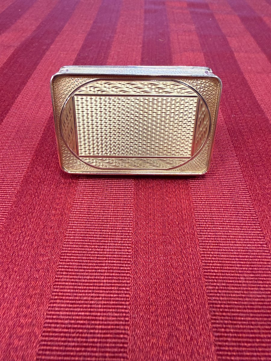 French 18-karat Gold Snuff Box-photo-2