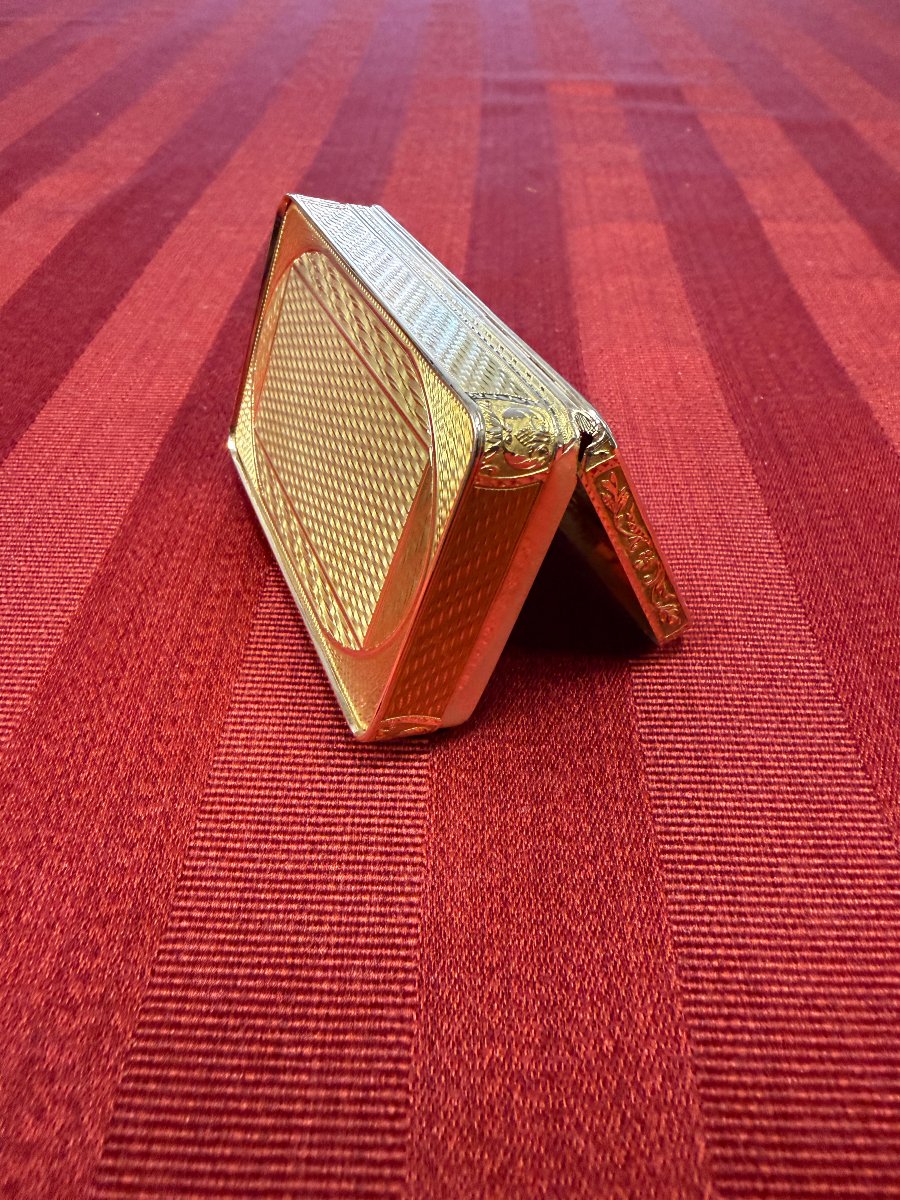 French 18-karat Gold Snuff Box-photo-3