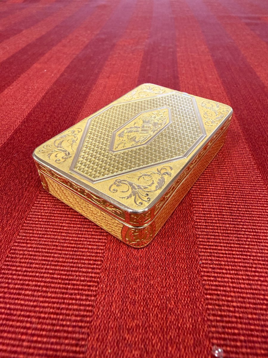 French 18-karat Gold Snuff Box