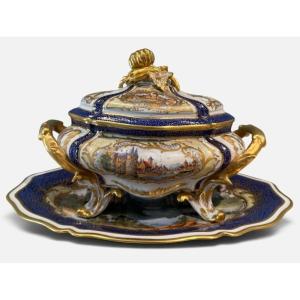 Soupière couverte avec son présentoir en porcelaine polychrome et dorée, Allemagne, fin du XIXe