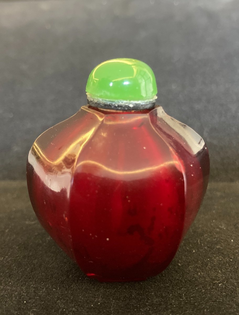 Tabatière En Verre De Pékin Rouge, Chine XXème siècle