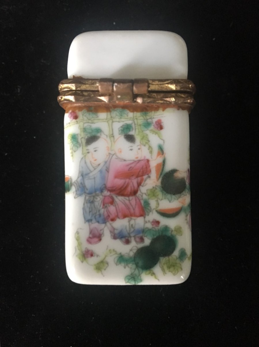 Ointment Or Blush Box, Painted Porcelain. Collector's Item. China, Ching Dynasty. Guangxu Bran. Asia-photo-2