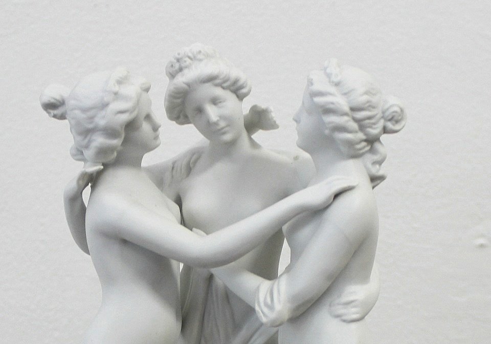 Sculpture In Porcelain Biscuit 3 Graces, Unmarked. Germany? Year 1960-photo-2
