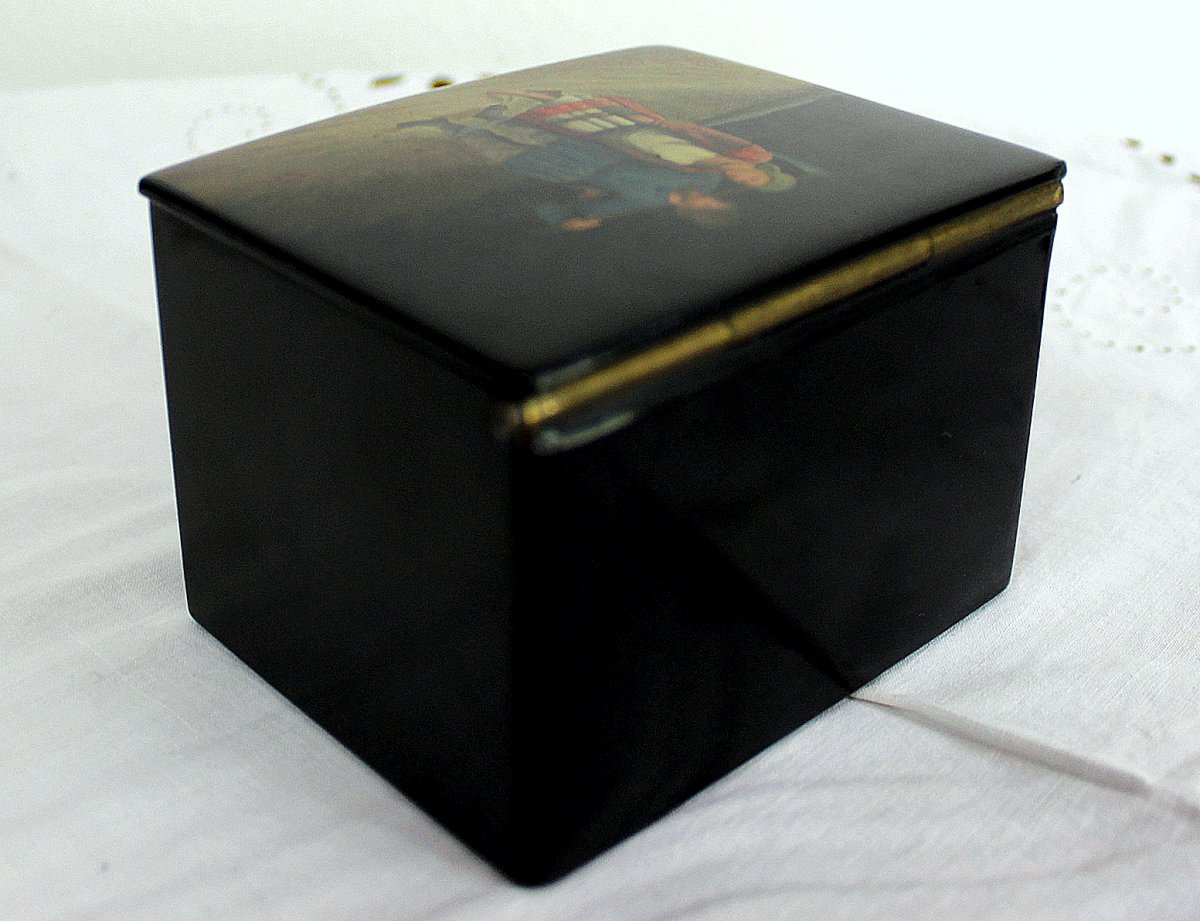 Russian Lacquered Box With Peasants Pattern-photo-2