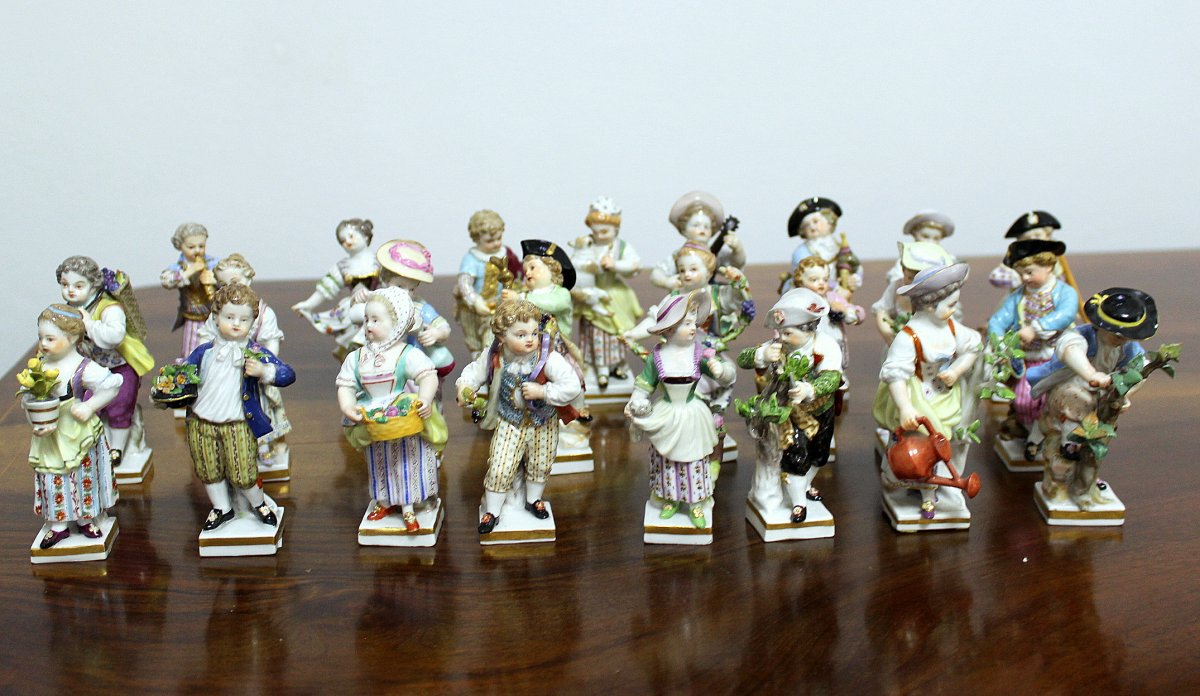 Meissen Complete Porcelain 24 Pieces Of A Set Of 12 Pairs Gardeners
