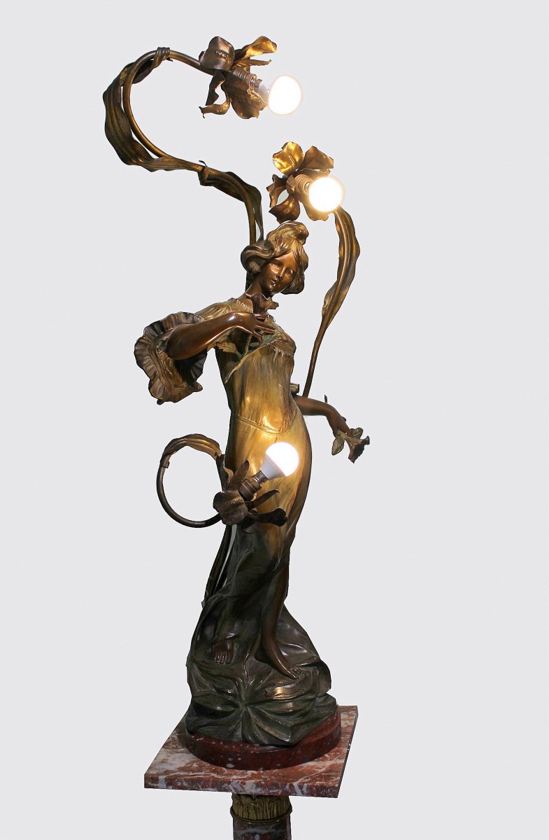 Large Art Nouveau Figural Bronze Lamp