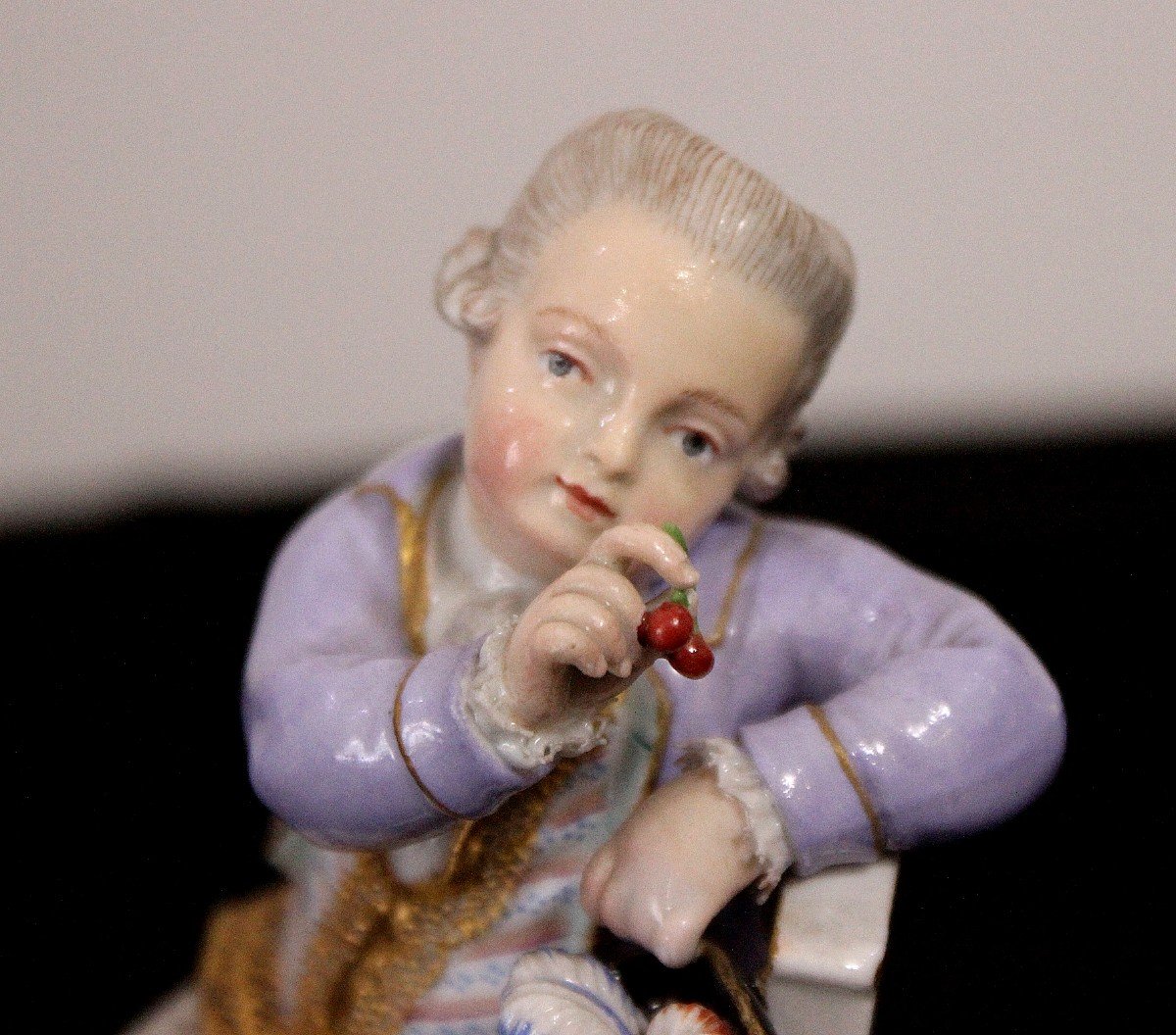 Meissen Porcelain "figure Of A Little Prince" 1764 - 1851-photo-2