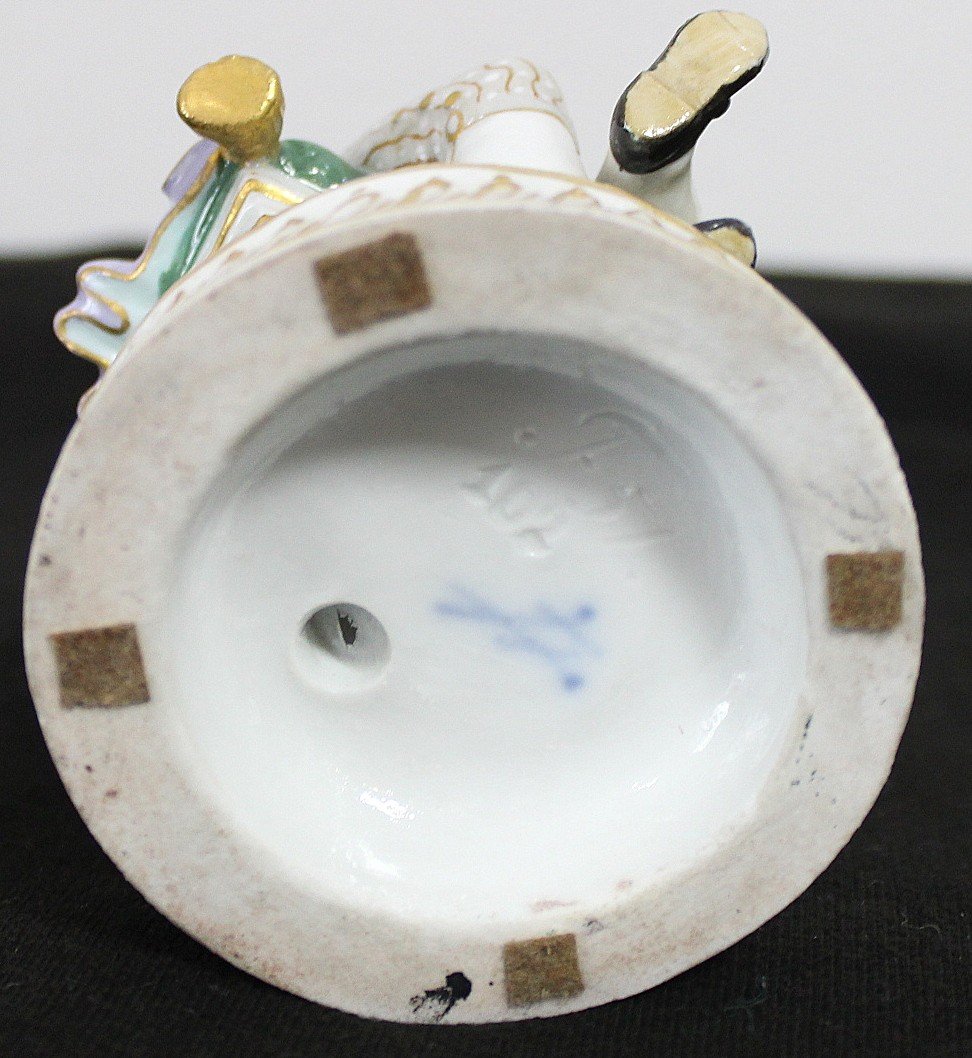 Meissen Porcelain "figure Of A Little Prince" 1764 - 1851-photo-1