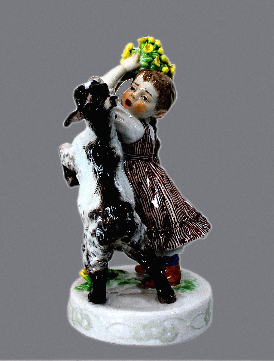 Porcelaine De Meissen  Figure Art Nouveau d'Une Jeune Fille Et D´une Chèvre