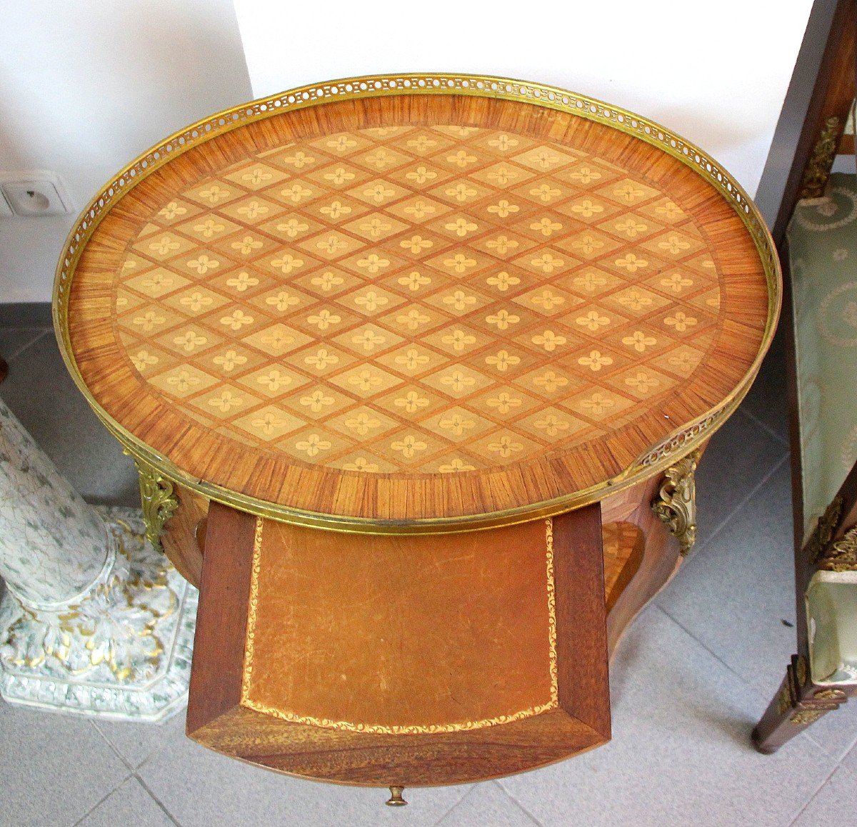 French Oval Salon Table In Checkerboard Veneer And Gilt Bronze-photo-2