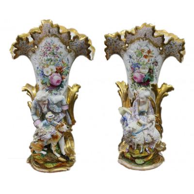 Paire De Vases Old Paris Avec Figurines En Biscuit Petit Jacob Hauteur 58cm