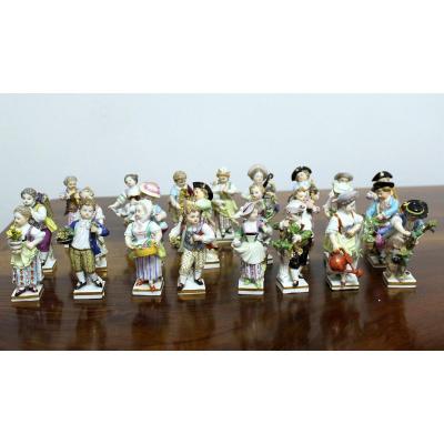 Meissen Complete Porcelain 24 Pieces Of A Set Of 12 Pairs Gardeners