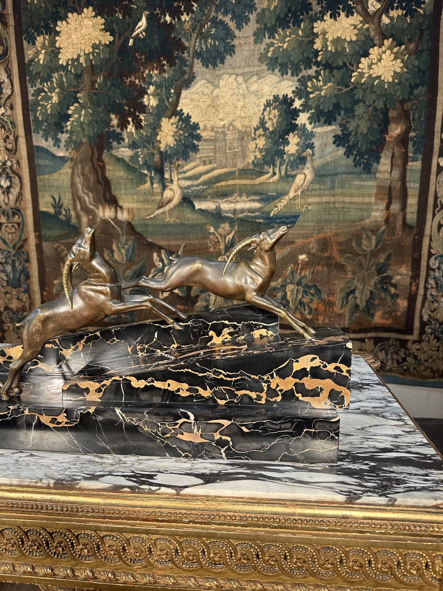3 Gazelles On A Marble Base -photo-1
