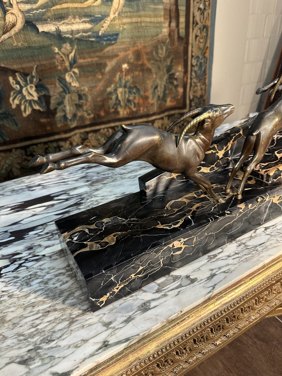 3 Gazelles On A Marble Base -photo-2