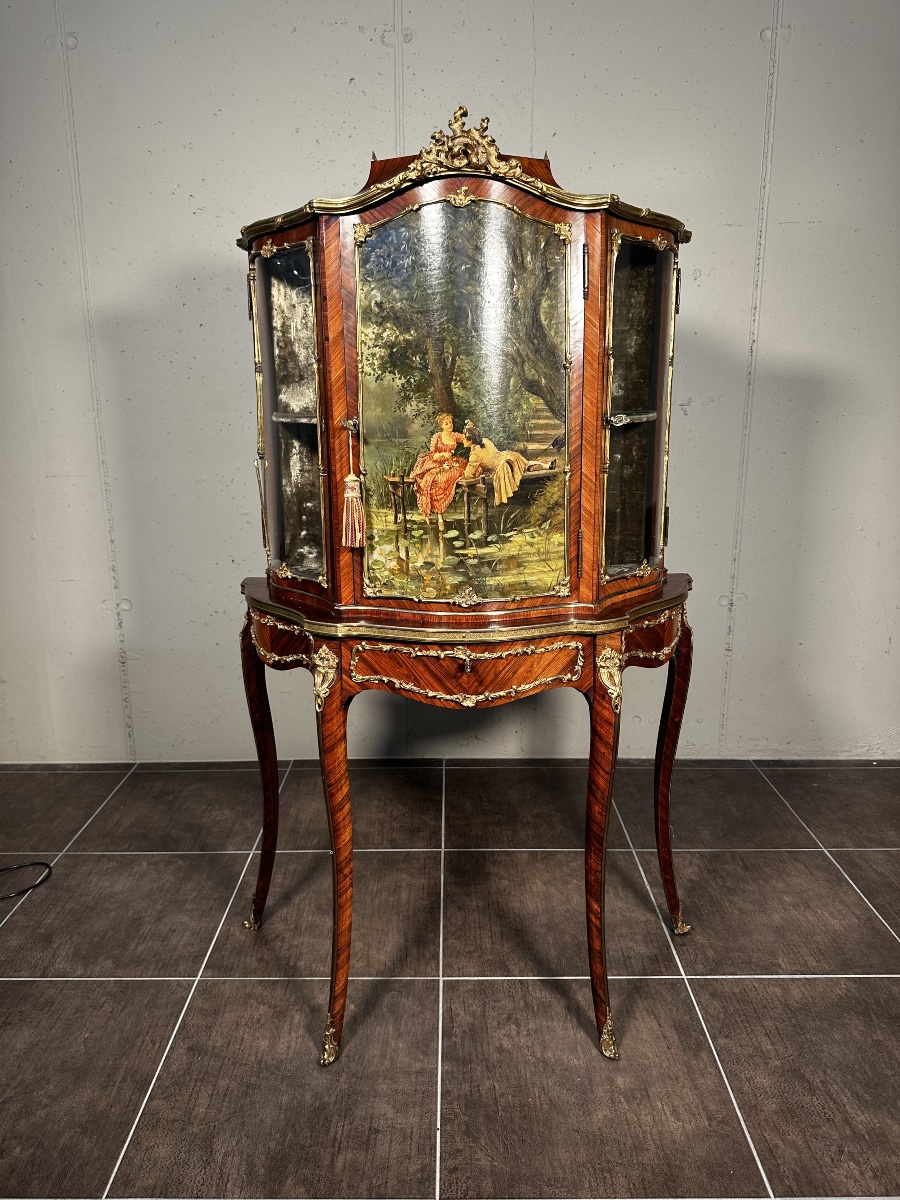 vitrine de style Louis XV