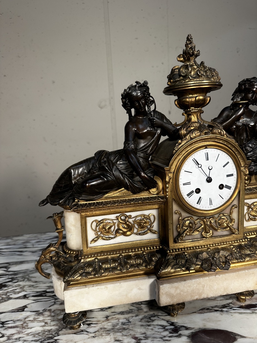Pendule du XIXe siècle « Allégorie des Beaux-Arts » – Bronze doré et marbre-photo-4