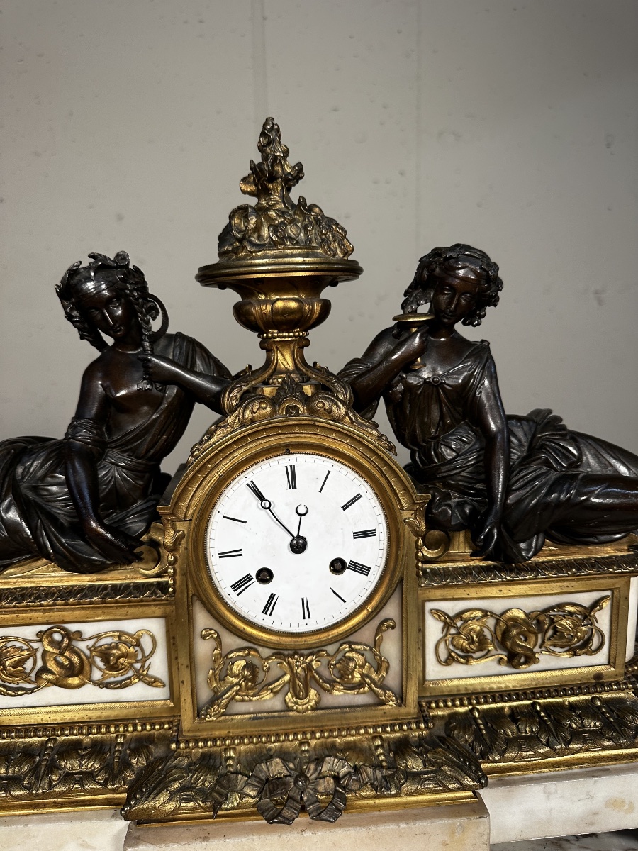 Pendule du XIXe siècle « Allégorie des Beaux-Arts » – Bronze doré et marbre-photo-1