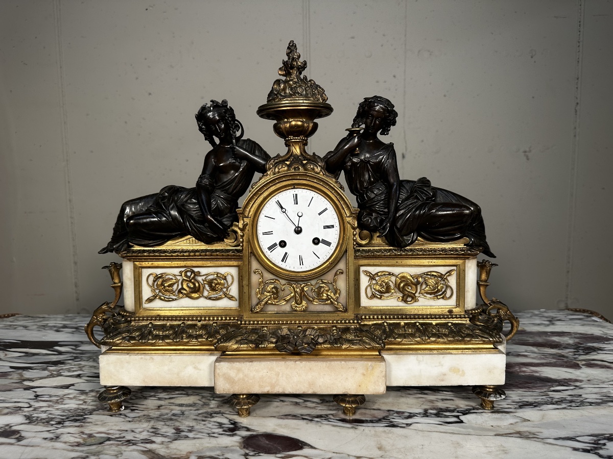 Pendule du XIXe siècle « Allégorie des Beaux-Arts » – Bronze doré et marbre