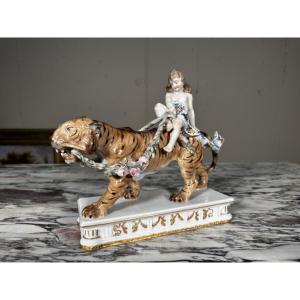 Statue ancienne en porcelaine – Enfant sur un tigre – Dressel, Kister & Cie (Passau)