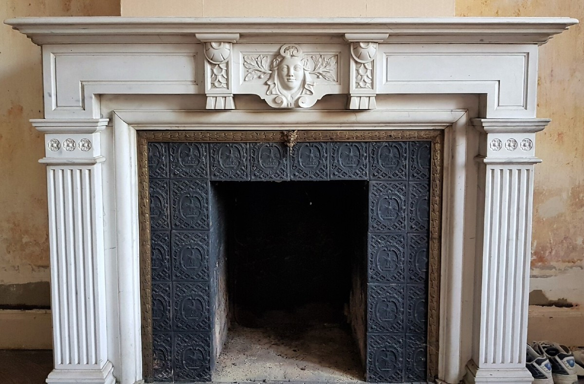 Classic Style Fireplace, Ca.1875 In Carrara Statué Marble
