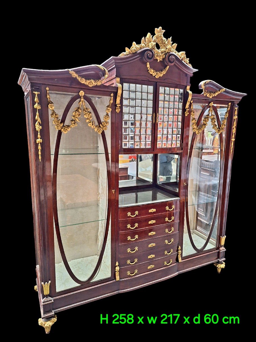 Premium Mahogany Display Cabinet.-photo-2