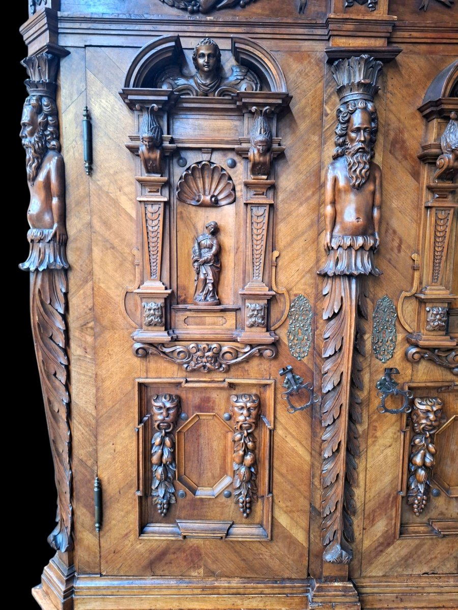 Carved  Baroque Cabinet In Walnut -photo-2