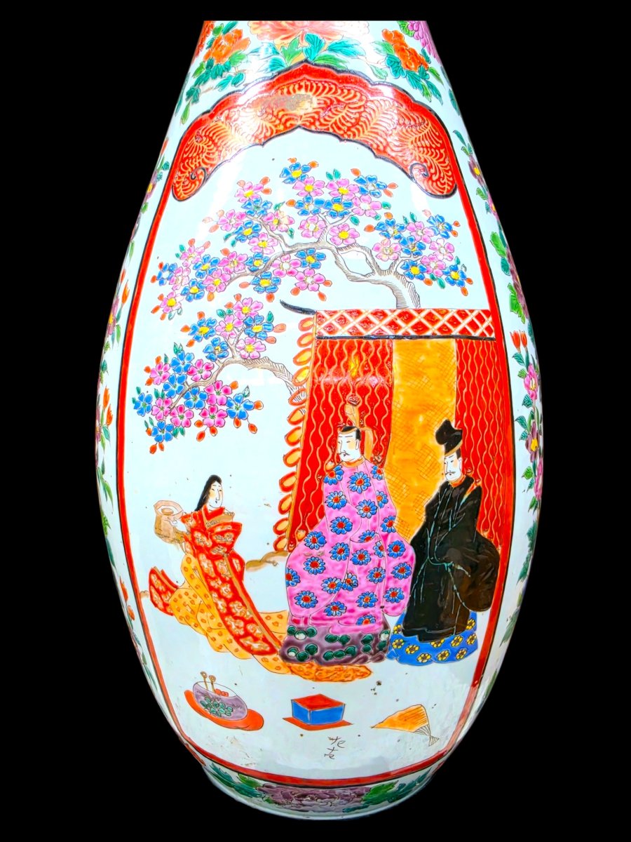 A Pair Of Japanese Imari Vases -photo-4
