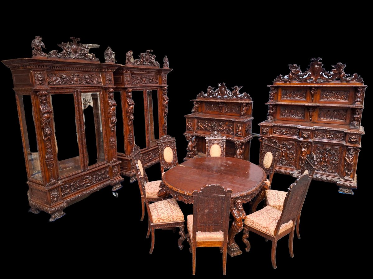 Meubles Neo-Renaissance en noyer 