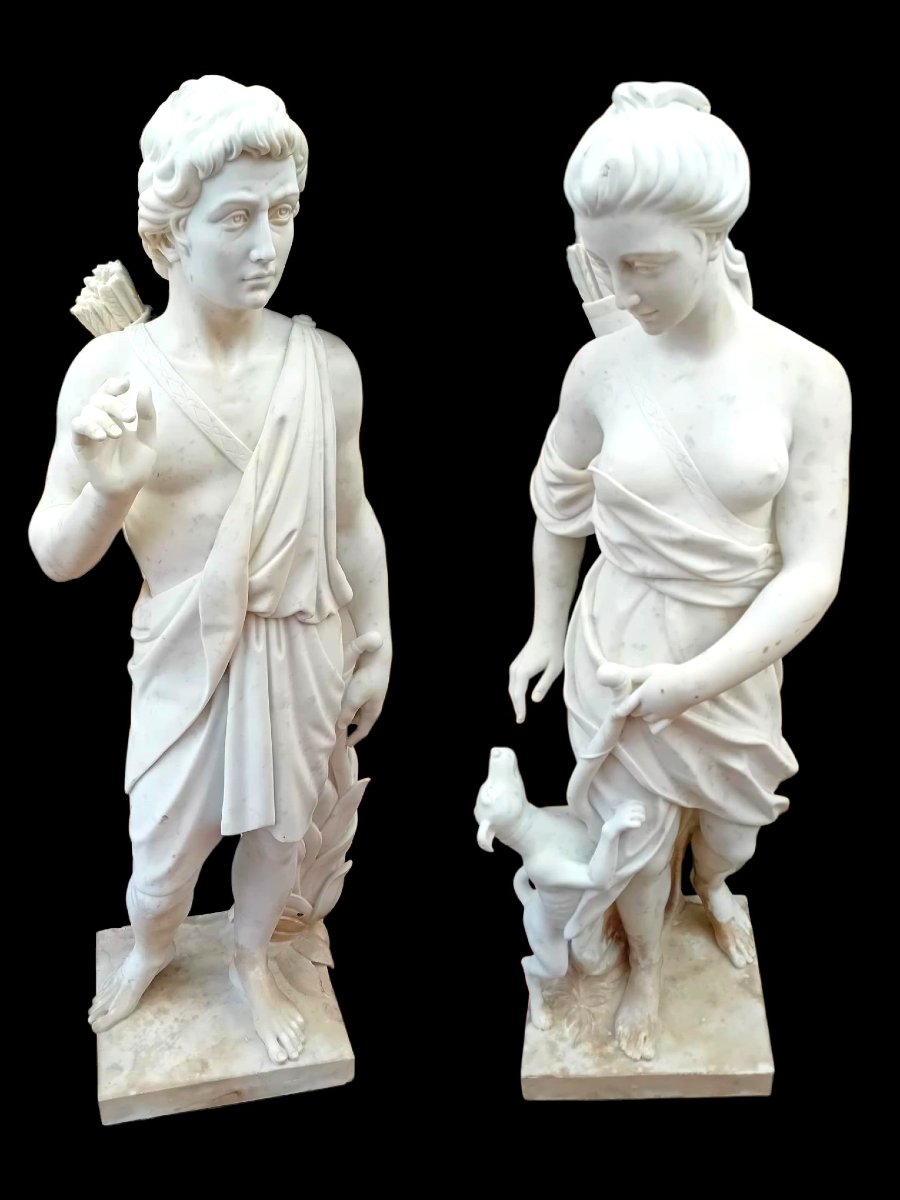 Paire de statues en marbre blanc de carrare.