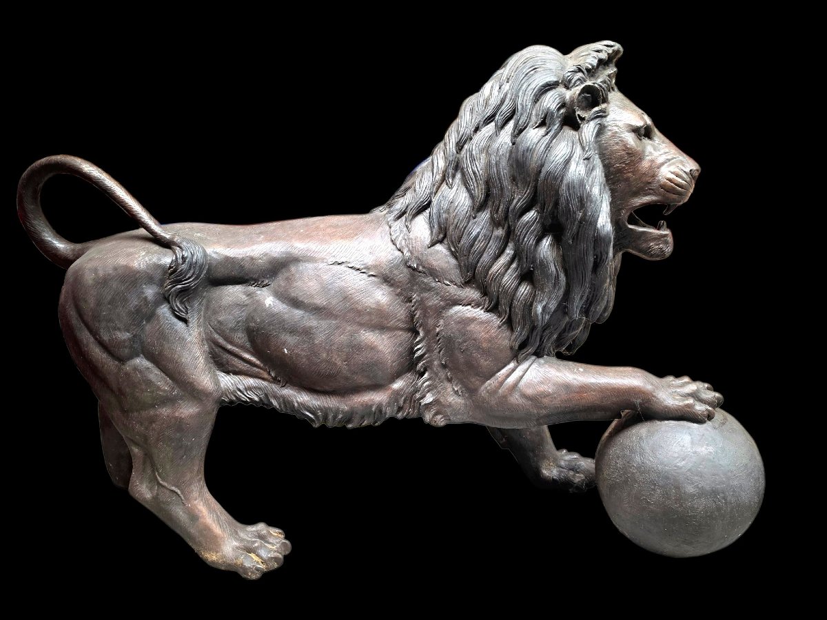 Une paire de lions Medici en bronze-photo-2