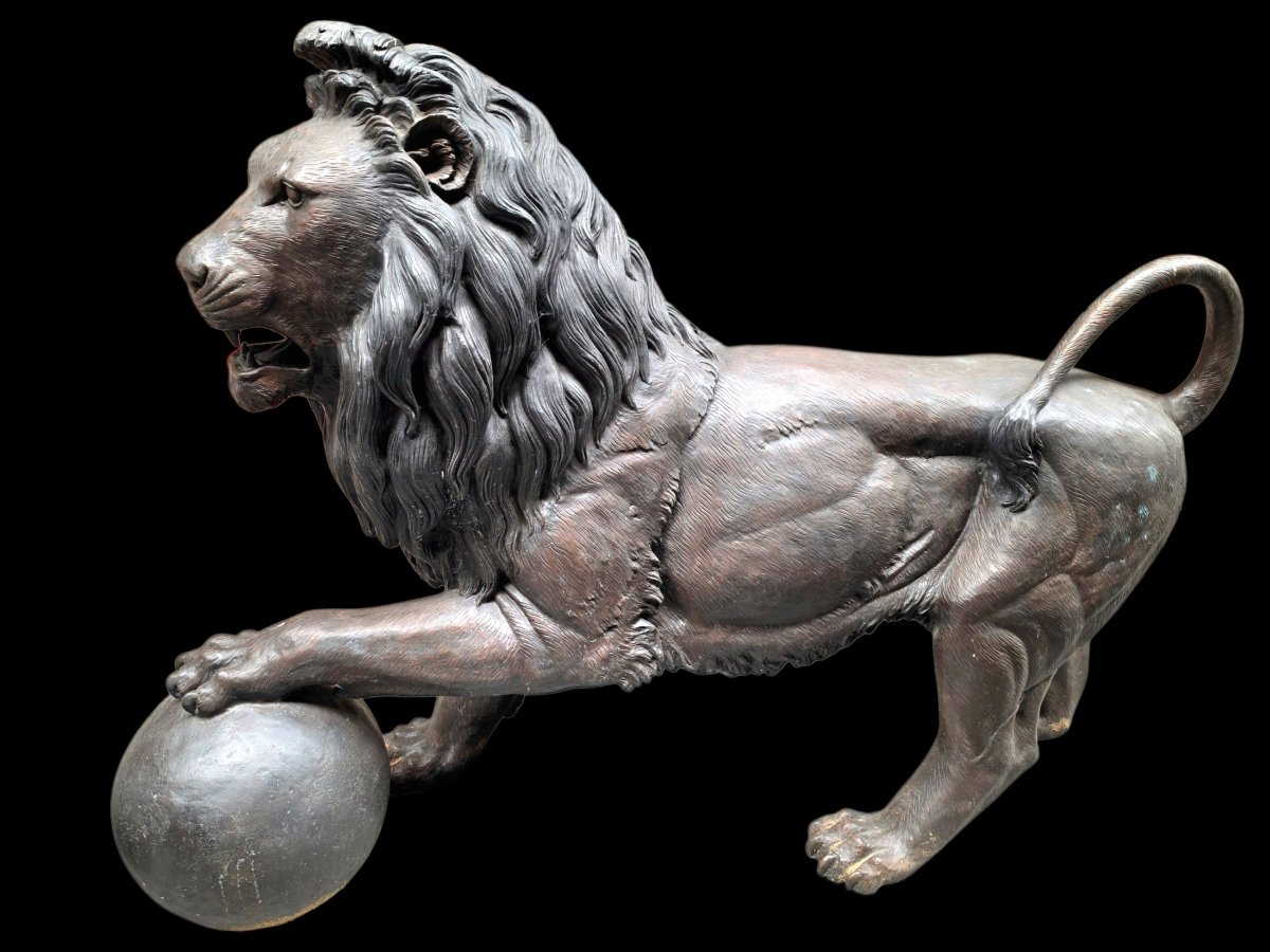 Une paire de lions Medici en bronze-photo-3