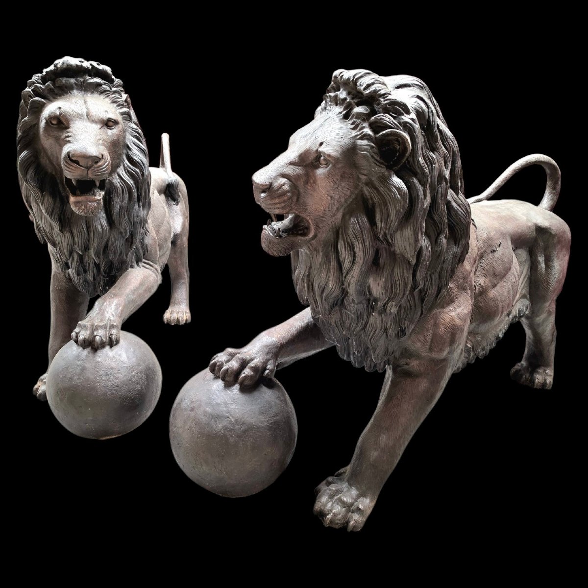 Une paire de lions Medici en bronze-photo-1