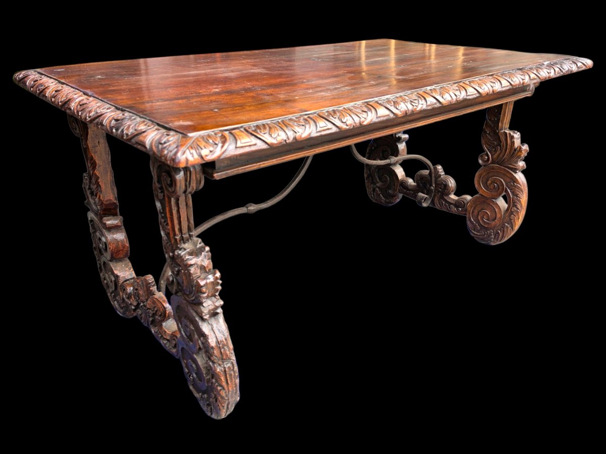 Table espagnole en noyer 