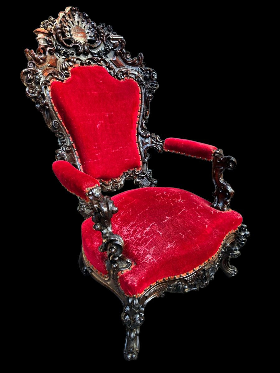 Fauteuil sculpté 