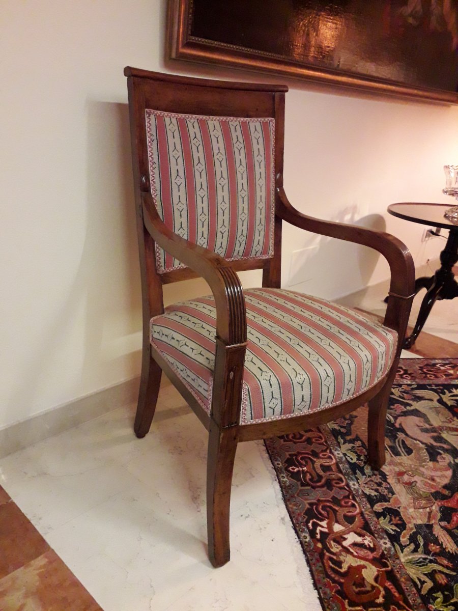 Fauteuil à crosse en noyer époque  Restauration