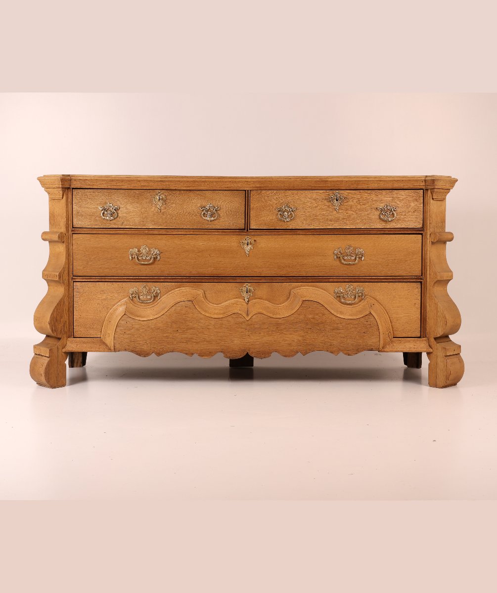 Commode baroque hollandaise du XVIIIᵉ siècle en chêne blanchi, Pays-Bas