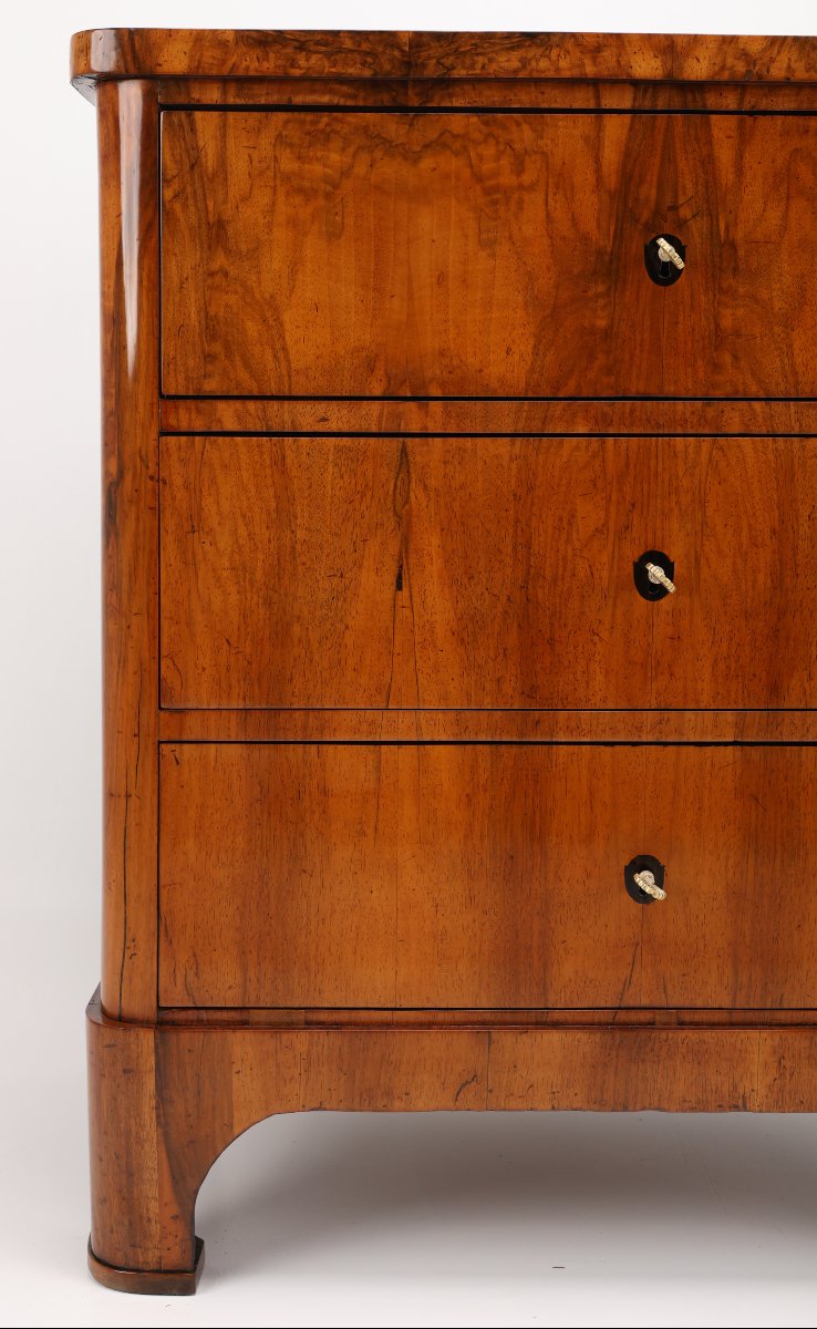 Antique Chest Of Drawers From Southern Germany, Circa 1825, Made Of Walnut Veneer-photo-2